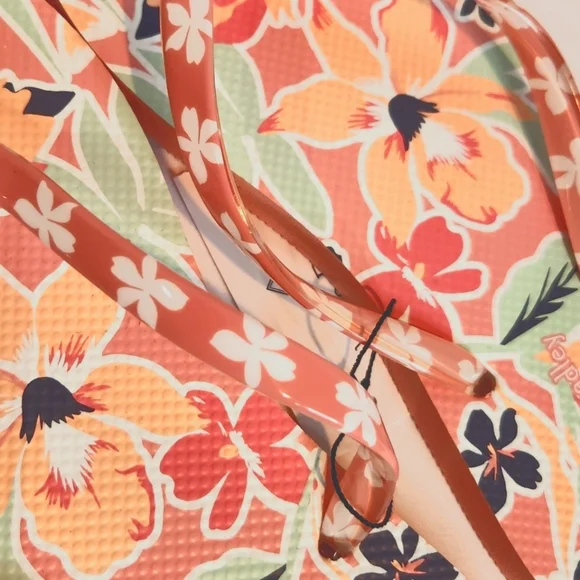 VERA BRADLEY NWT FLIP-FLOPS SIZE 5/6 SMALL - Picture 2 of 4